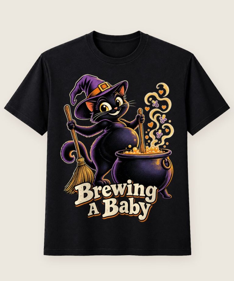 T-Shirt mit Motiv „Brewing A Baby Halloween Schwangerschaft Hexenkatze Kessel“ – Halloween T-Shirts
