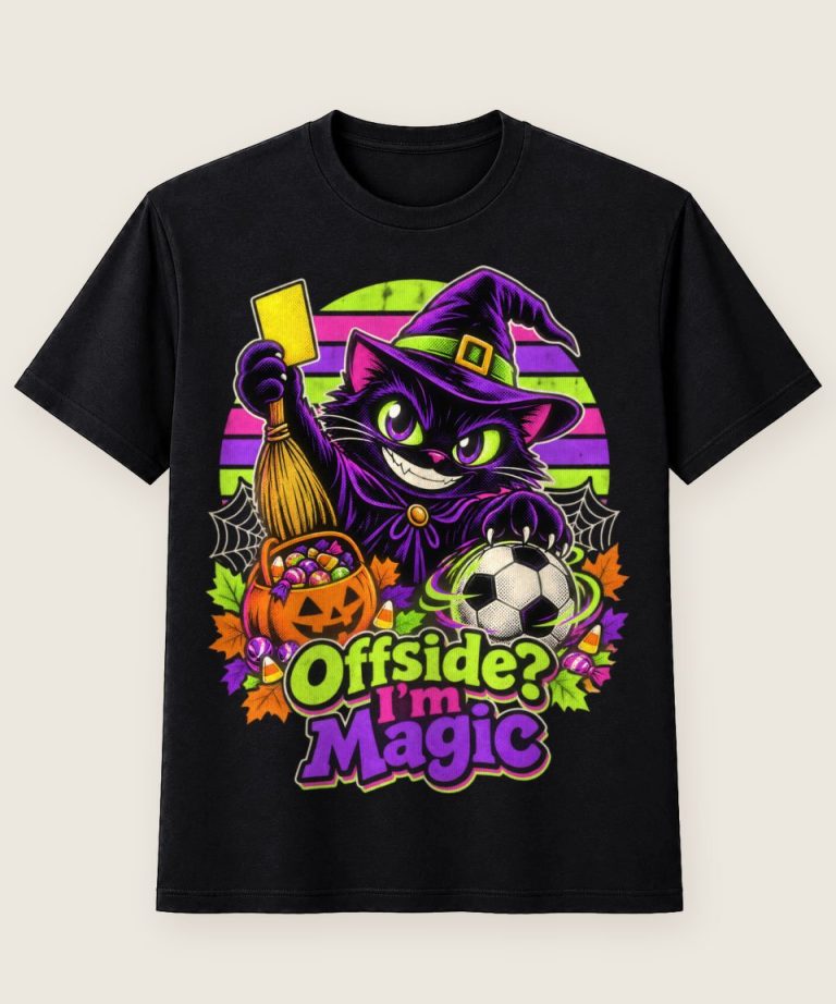 T-Shirt mit Motiv „Halloween Hexen-Katze Offside Magic Fußball“ – Halloween T-Shirts