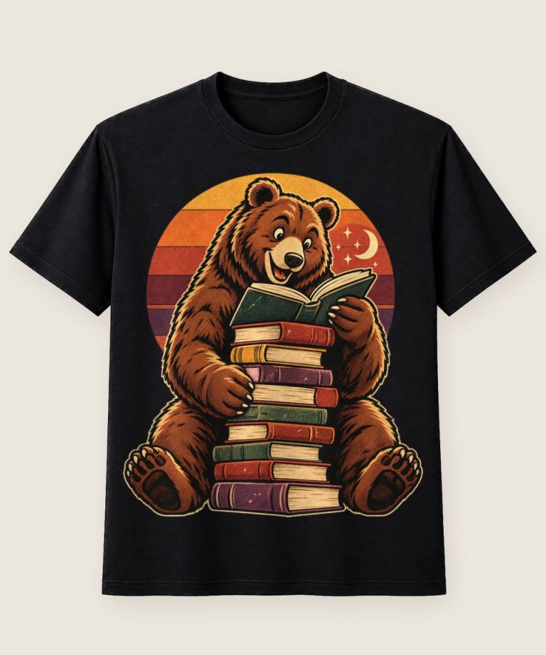 T-Shirt mit Motiv „Lesender Bär mit Bücherstapel“ – Hobby & Freizeit T-Shirts