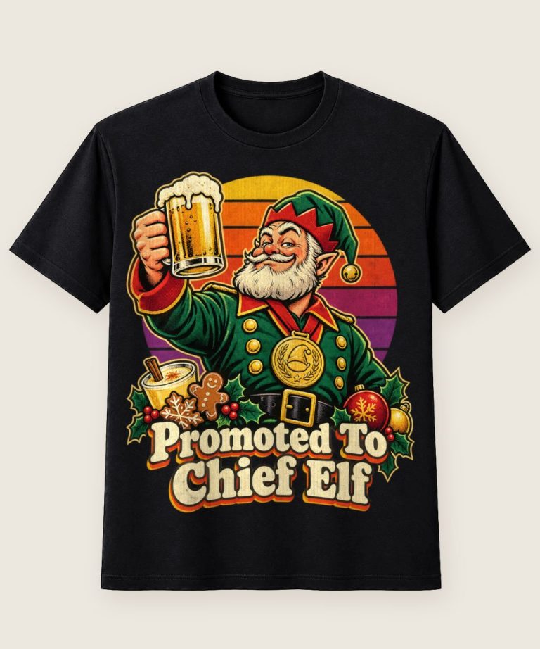 T-Shirt mit Motiv „Weihnachtsmann Christmas Promoted To Chief Elf“ – Weihnachts-T-Shirts